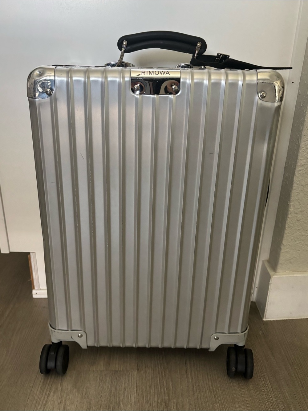 RIMOWA Aluminum Cabin Roller - Silver - price is firm